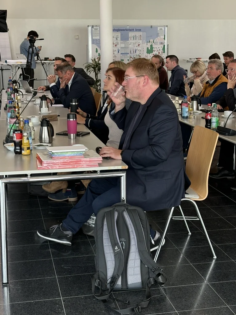 DE1EF8BA-FC76-487E-9F5B-6F81BBF35F80_1_105_c